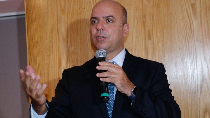 Governo trabalha em plano para retomada de partidas de futebol