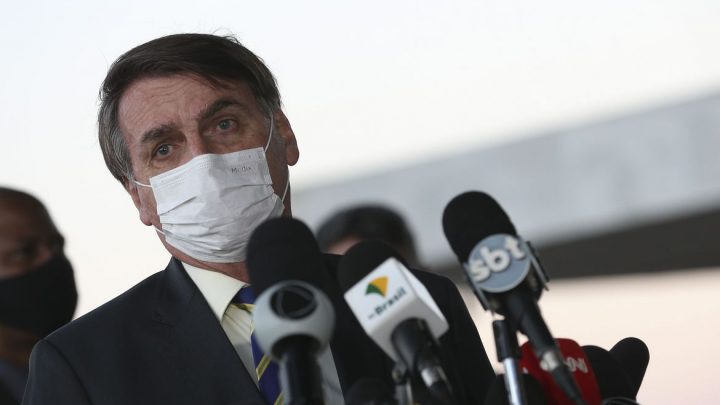 Covid-19: Bolsonaro quer cloroquina para pacientes com sintomas leves