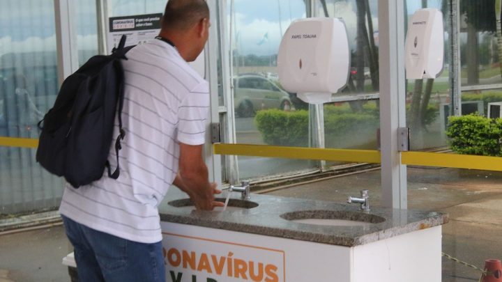 Higienizar as mãos é medida eficiente para diminuir risco da covid-19