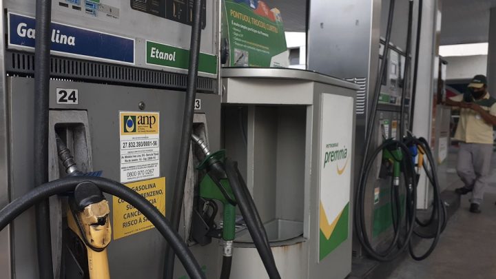 Gasolina vai subir 12% nas refinarias, informa Petrobras