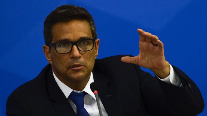 Novo sistema de pagamentos permitirá saque em lojas, diz Campos Neto