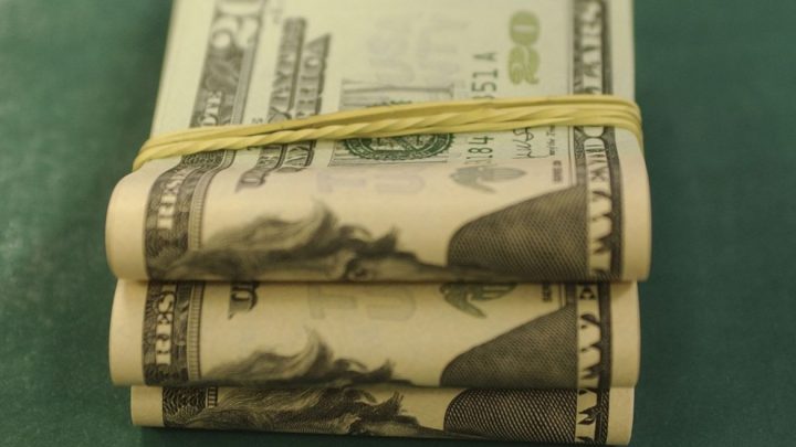 Dólar fecha em alta após divulgação que EUA estão saindo da crise