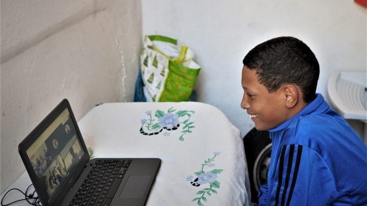 Barueri disponibiliza computadores e internet em casa para 2.300 alunos
