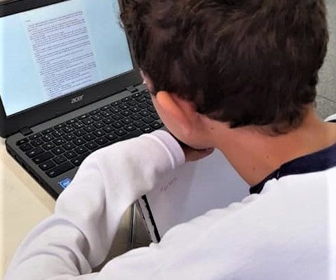 No recesso escolar, plataformas digitais ajudam alunos a seguirem com hábito da leitura