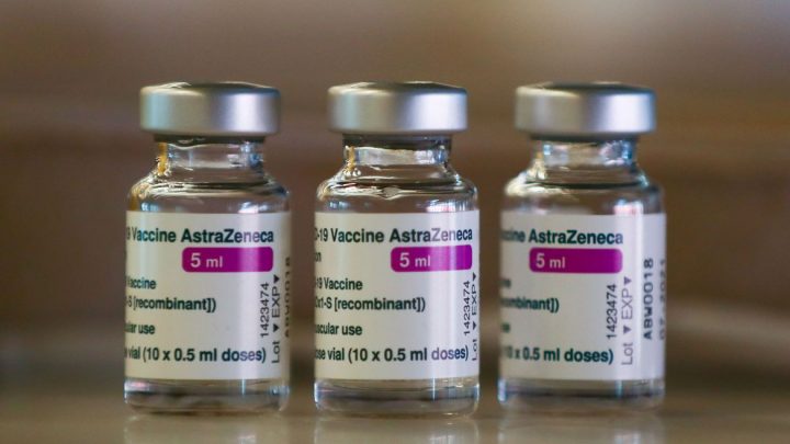 Governo recebe 5,9 milhões de doses da vacina de Oxford neste sábado