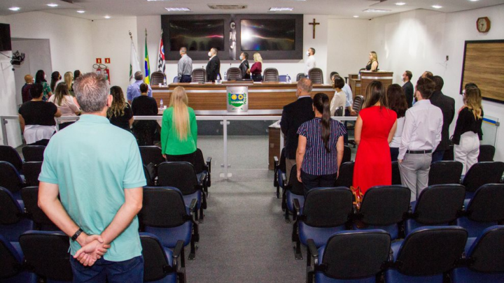 Secretaria de Saúde de Jandira entrega placa de honra à Diretores de Hospitais Regionais que atendem a cidade