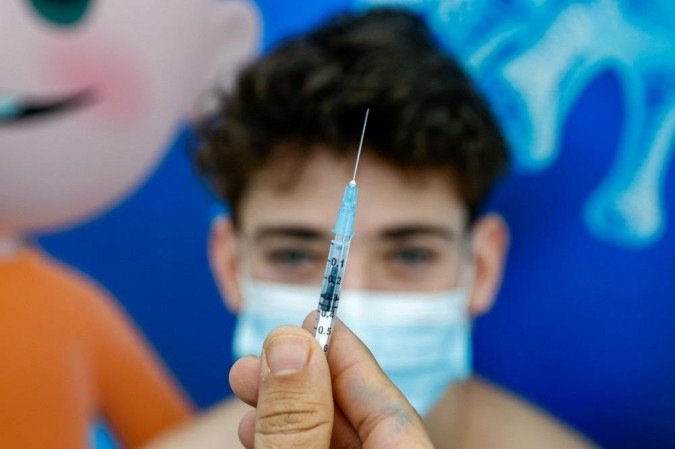 Jovens de 16 e 17 anos com comorbidades podem se vacinar sem agendamento