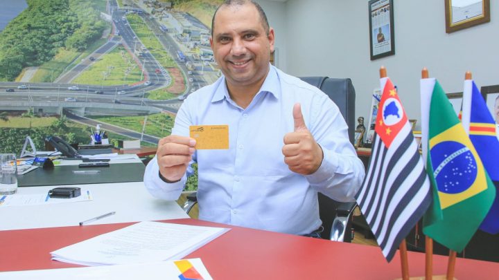 Prefeito Marcos Tonho anuncia aumento no vale refeição para servidores públicos