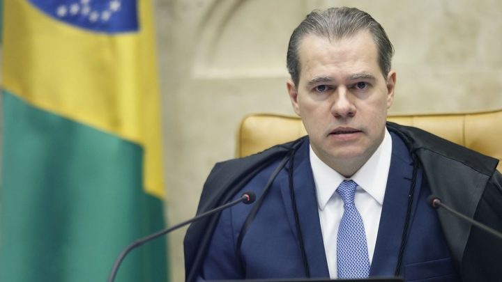 Ministro nega prosseguimento de ação do presidente contra Moraes