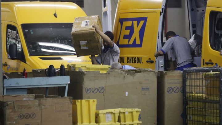 Correios têm arrecadação recorde com venda de veículos em desuso