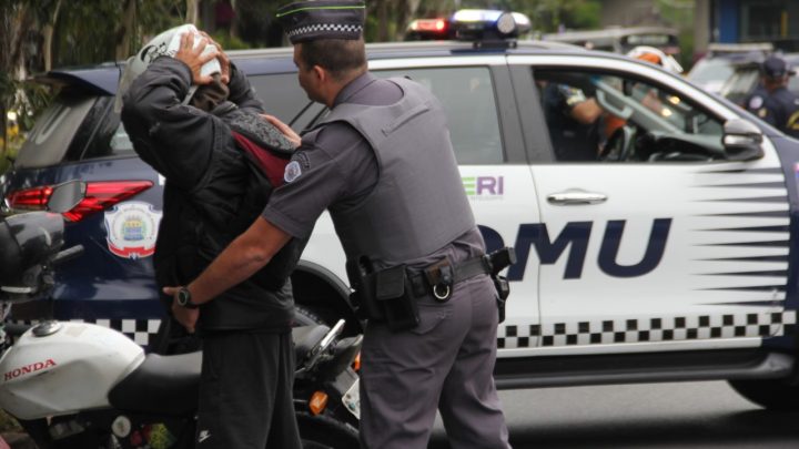 Operação conjunta da GCM com a PM aborda possíveis falsos motociclistas em Alphaville