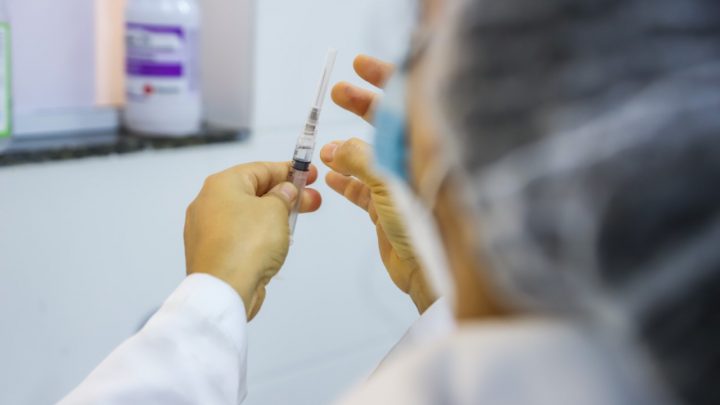 Sábado é Dia de D de Vacinação contra a  influenza, sarampo e covid 19 em Osasco