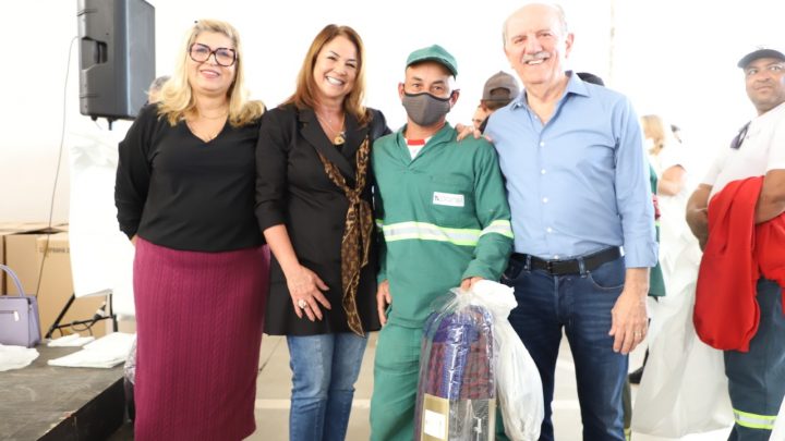 Campanha do Agasalho chega aos servidores que fazem a limpeza urbana