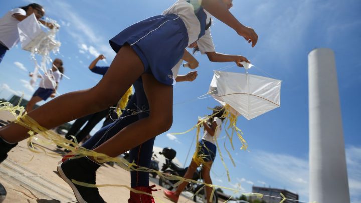 Risco de incidentes com pipas e balões em aeroportos cresce em julho