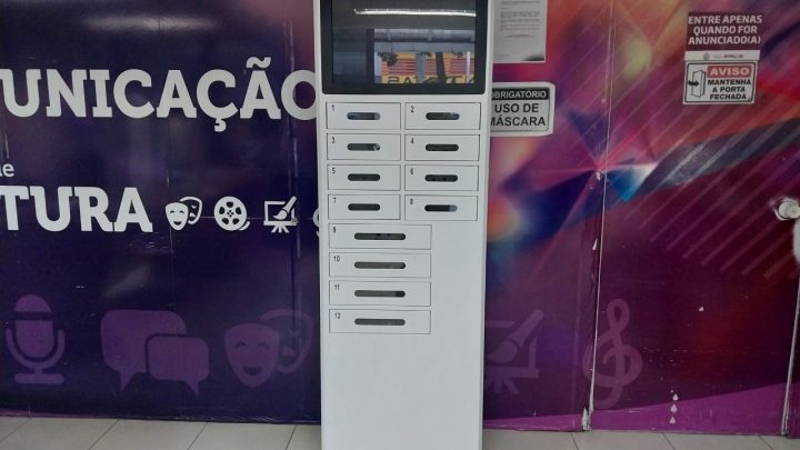 Prefeitura instala totens para recarga de celular e veiculação de notícias