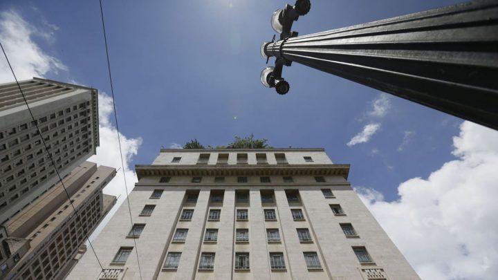 Prefeitura de São Paulo vai restituir parte do IPVA de carro elétrico