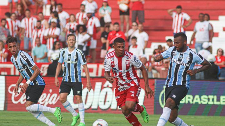 Grêmio garante retorno à Série A do Brasileiro