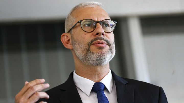 Limite de recursos para universidades é temporário, diz ministro