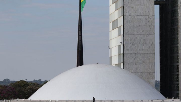 Senado aprova realocação de verba para piso da enfermagem