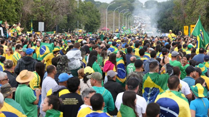 Comandantes militares condenam restrições a direitos de manifestantes