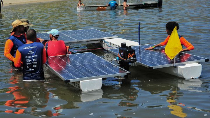 UFRJ promove competição de barcos movidos a energia solar